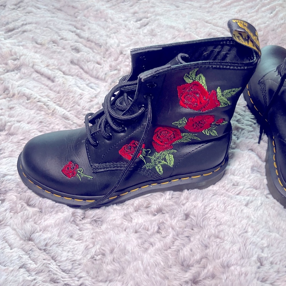 Dr. Martens Rose Brand New Never Worn